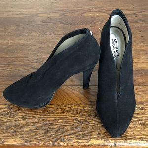 Like New Michael Kors Black Suede Ankle Booties